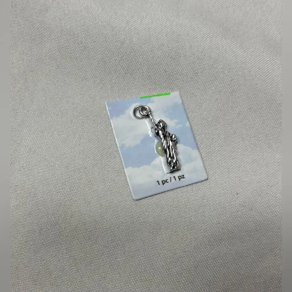 5 New NYC Halcraft Charm Gallery Pendant Jewelry Making Charms